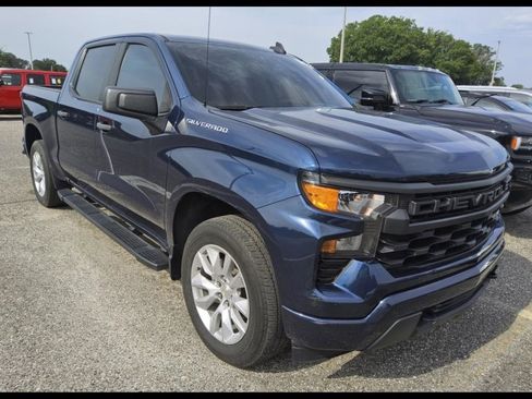 Used 2023 Chevrolet Silverado 1500 Custom RWD image 2