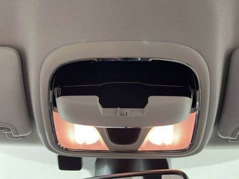 Used 2022 Jeep Cherokee Trailhawk w/ Comfort/Convenience Group image 31