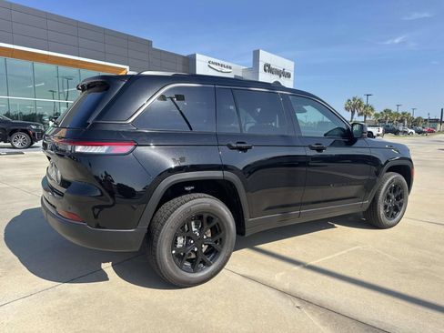 New 2026 Jeep Grand Cherokee Altitude RWD image 7