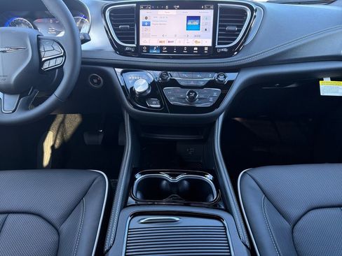 New 2026 Chrysler Pacifica Limited w/ S Appearance Package image 11