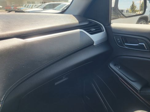Used 2017 GMC Yukon SLT AWD/4WD image 25