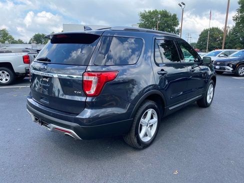 Used 2017 Ford Explorer XLT w/ Equipment Group 202A AWD/4WD image 4