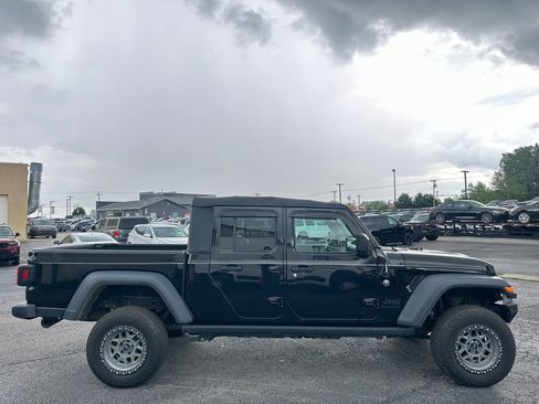Used 2020 Jeep Gladiator Sport w/ Quick Order Package 24S AWD/4WD image 10