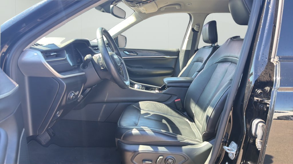 Used 2022 Jeep Grand Cherokee L Limited RWD image 9
