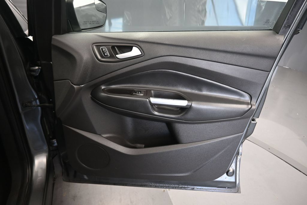Used 2019 Ford Escape SEL AWD/4WD image 40
