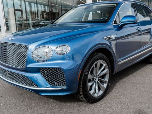 Used 2022 Bentley Bentayga image 21