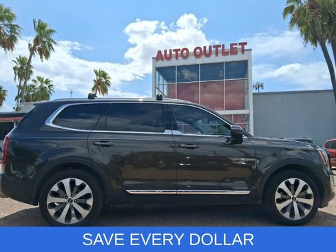 Used 2022 Kia Telluride EX w/ EX Premium Package FWD image 3