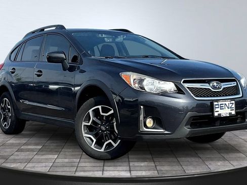 Used 2017 Subaru Crosstrek 2.0i Premium AWD/4WD image 3