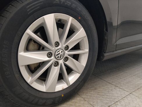 Used 2018 Volkswagen Golf SE FWD image 31