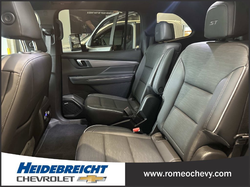 Used 2026 Buick Enclave Sport Touring w/ Power Package FWD image 12