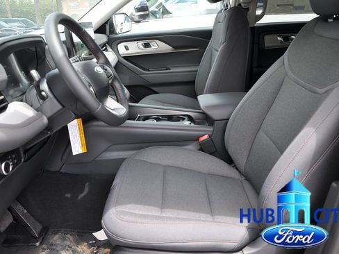 New 2026 Ford Explorer Active RWD image 10