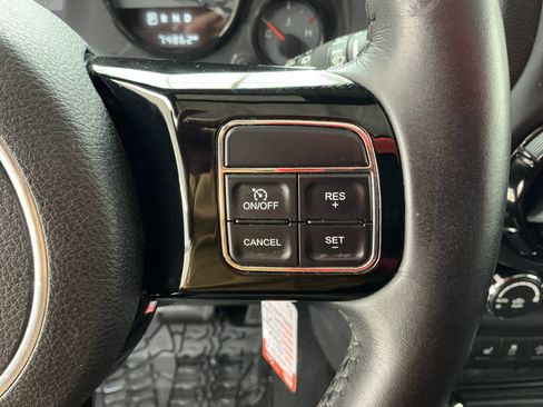 Used 2017 Jeep Wrangler Unlimited Sahara image 9