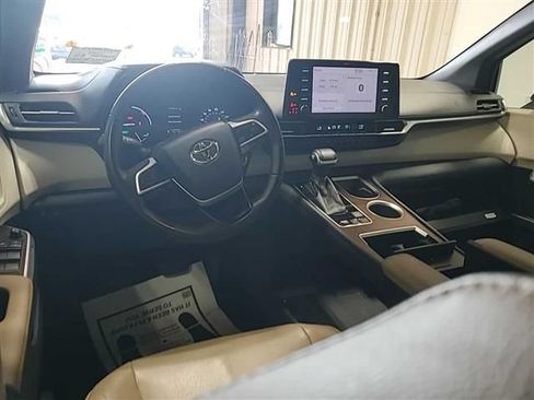 Used 2021 Toyota Sienna XLE FWD image 8