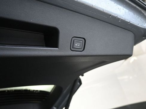 Used 2025 Buick Enclave Preferred w/ Power Package image 24