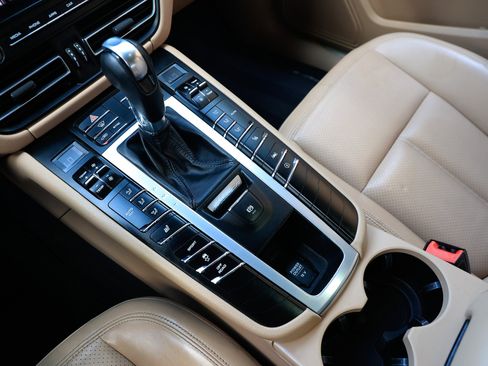 Used 2021 Porsche Macan S image 43