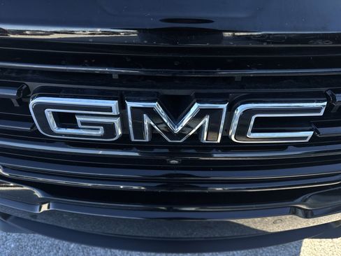 Used 2023 GMC Terrain SLT w/ Infotainment Package II image 32