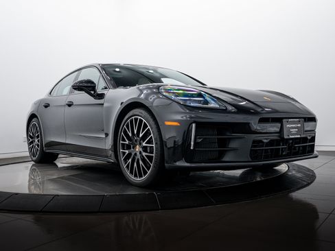 Certified 2024 Porsche Panamera 4 image 9