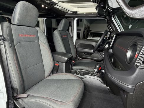 Used 2025 Jeep Wrangler Unlimited Rubicon image 18