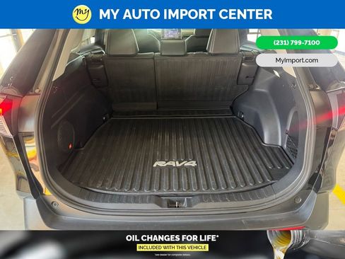 Used 2022 Toyota RAV4 Limited AWD/4WD image 28