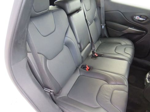 Used 2020 Jeep Cherokee Limited image 39