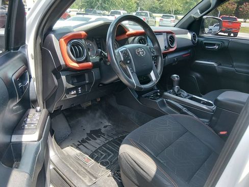 Used 2016 Toyota Tacoma TRD Sport w/ Premium & Technology Package AWD/4WD image 10