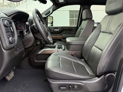 Used 2023 Chevrolet Silverado 2500 High Country w/ Z71 Off-Road Package image 17