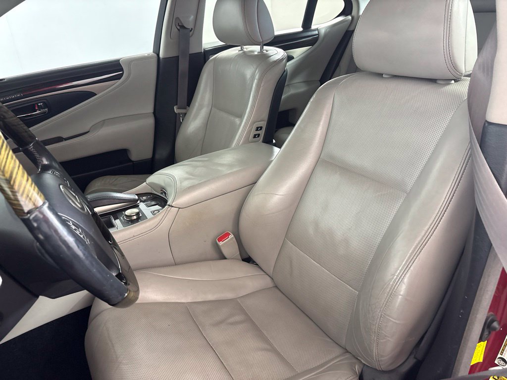 Used 2015 Lexus LS 460 w/ Comfort Package RWD image 22