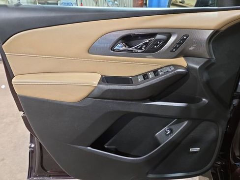 Used 2023 Chevrolet Traverse Premier image 12