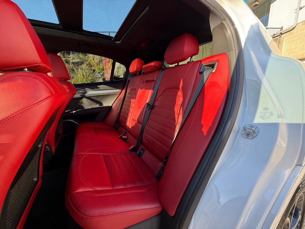 Used 2023 Alfa Romeo Stelvio Veloce AWD/4WD image 21