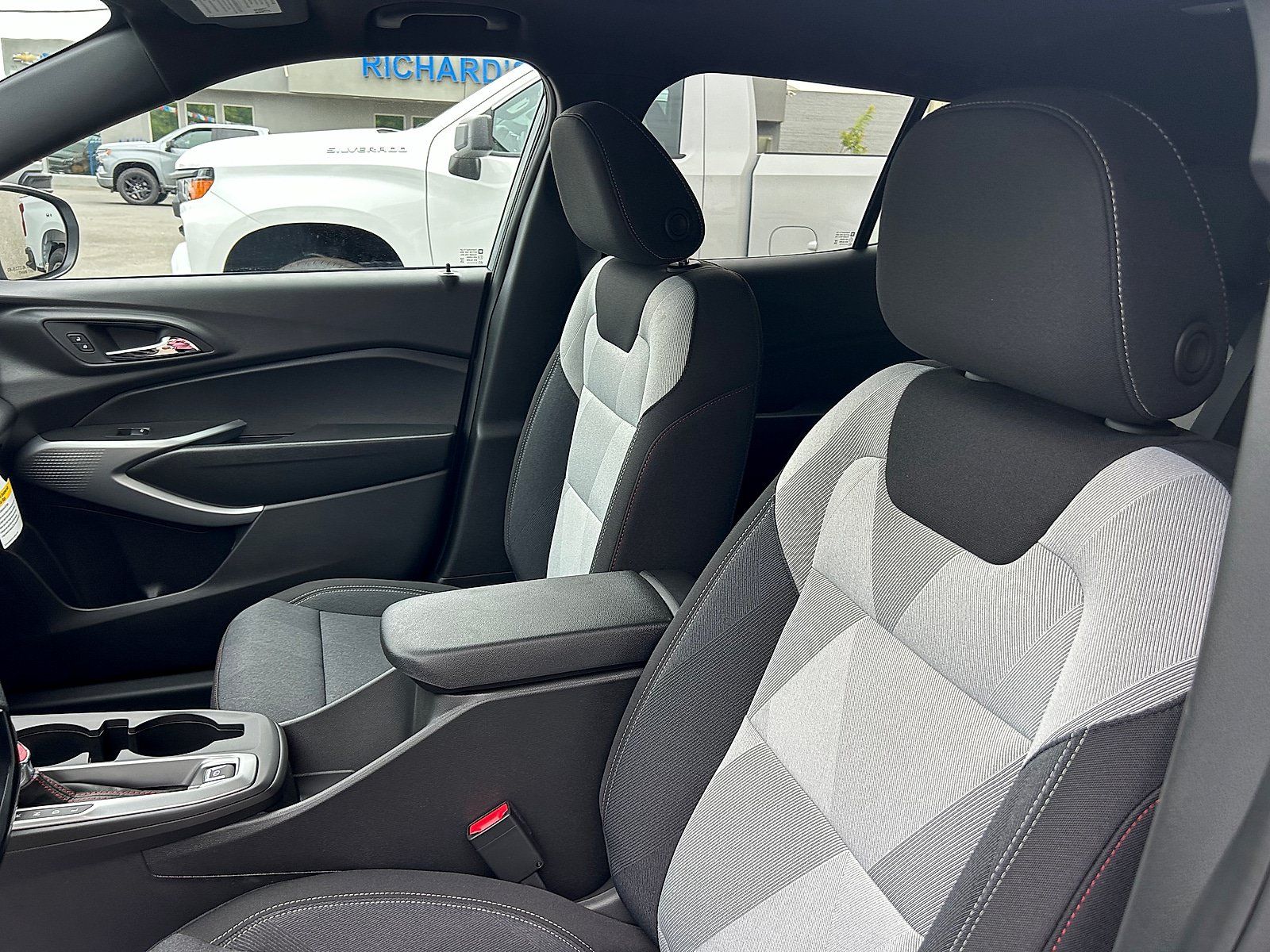 New 2026 Chevrolet Trax RS w/ Sunroof Package FWD image 14