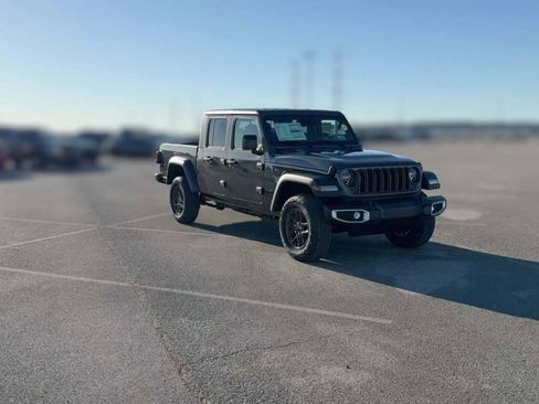New 2026 Jeep Gladiator Sport image 17