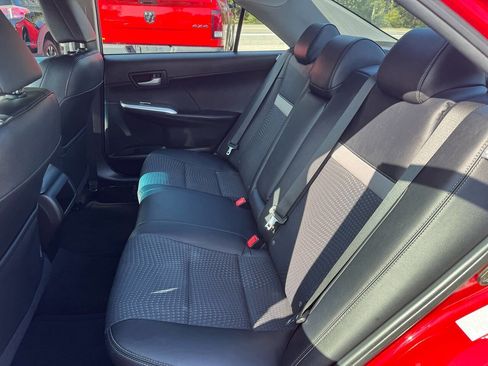 Used 2014 Toyota Camry SE image 25