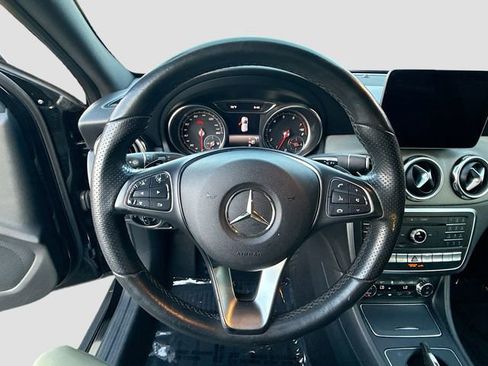 Used 2019 Mercedes-Benz GLA 250 4MATIC image 11