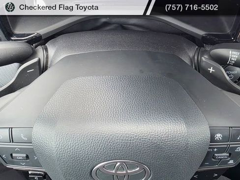 Used 2025 Toyota Camry SE w/ Convenience Package image 14