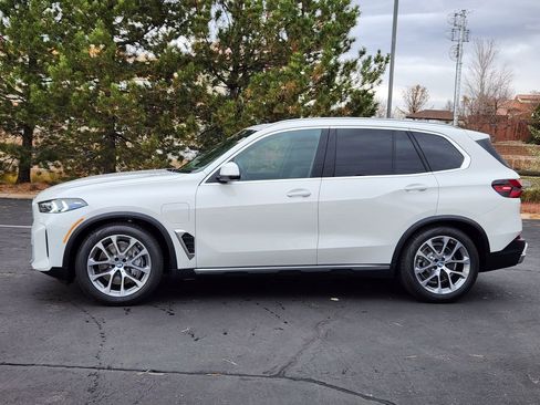 New 2026 BMW X5 xDrive50e w/ Premium Package AWD/4WD image 2