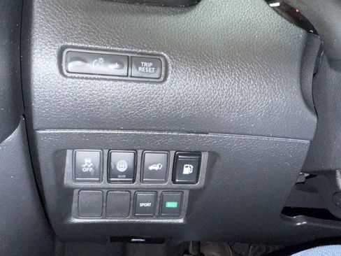 Used 2019 Nissan Rogue SV image 15