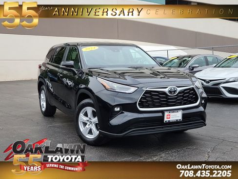 Certified 2024 Toyota Highlander LE FWD image 1