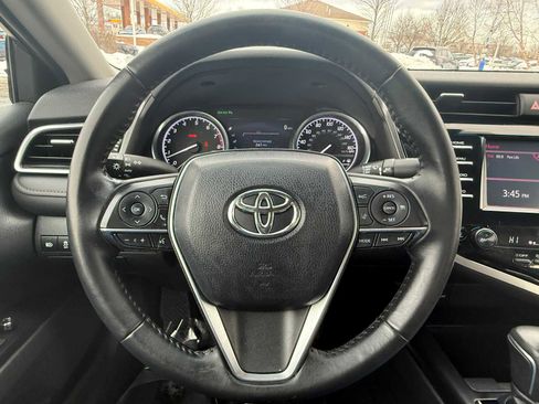 Used 2018 Toyota Camry XLE image 17