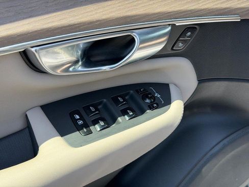 Certified 2026 Volvo XC90 B6 Plus AWD/4WD image 16