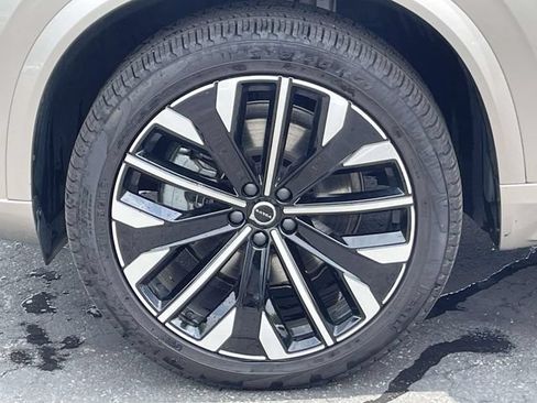 Used 2025 Volvo XC90 B5 Ultra AWD/4WD image 8