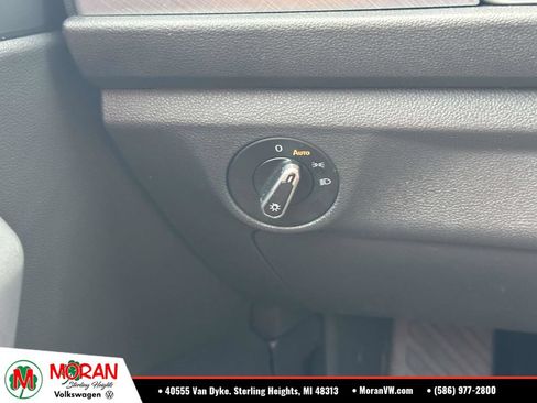 Certified 2023 Volkswagen Jetta SE w/ Panoramic Sunroof Package FWD image 29