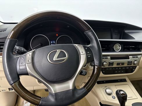 Used 2014 Lexus ES 350 w/ Premium Package FWD image 22