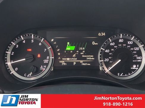Used 2025 Toyota Highlander XLE FWD image 18