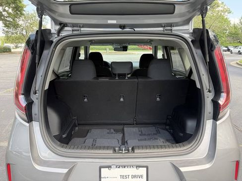 Used 2025 Kia Soul LX w/ LX Technology Package FWD image 35