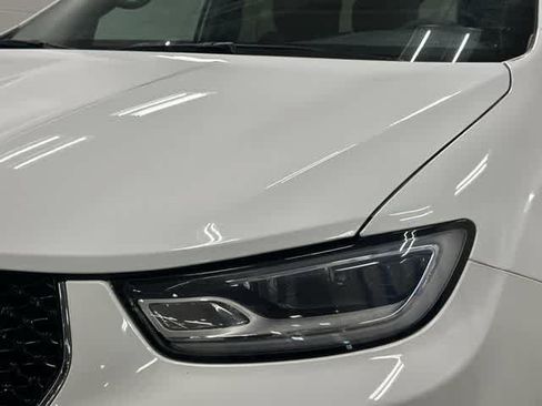 Used 2025 Chrysler Pacifica Select FWD image 31