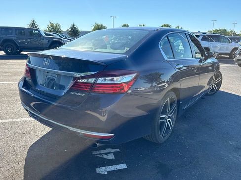 Used 2017 Honda Accord Sport image 9