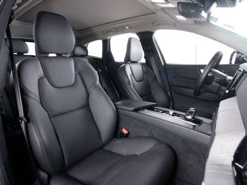 Certified 2025 Volvo XC60 B5 Plus AWD/4WD image 30