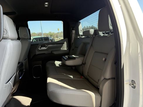 Used 2023 Chevrolet Silverado 1500 LTZ AWD/4WD image 40