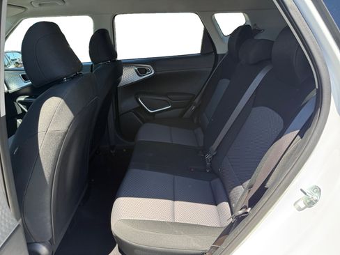 Used 2023 Kia Soul LX FWD image 16