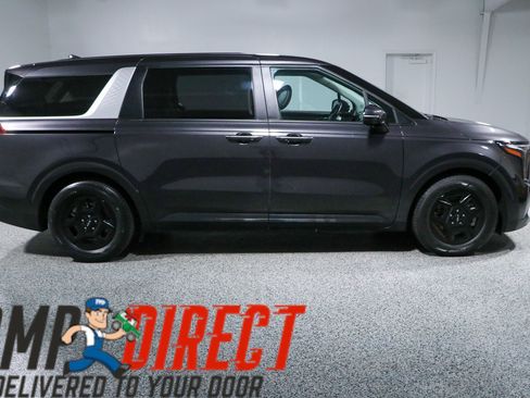 Used 2025 Kia Carnival FWD image 6